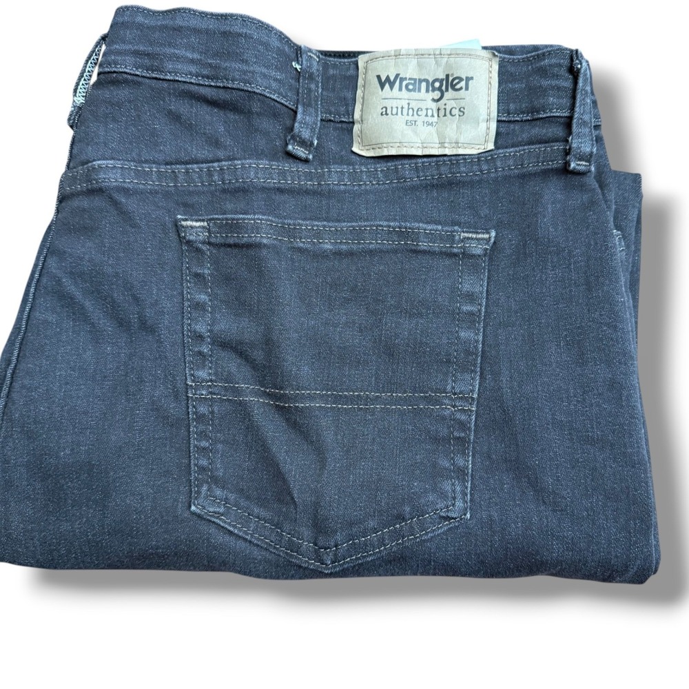 Wrangler Authentics Mens Black Denim Jeans 42x28 Straight Fit Dark Wash Classic - Picture 2 of 5